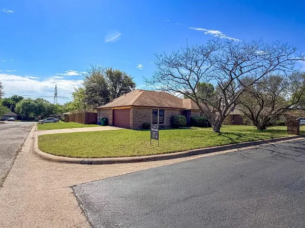 $1,995 | 701 Daniels Drive, Crowley, TX 76036