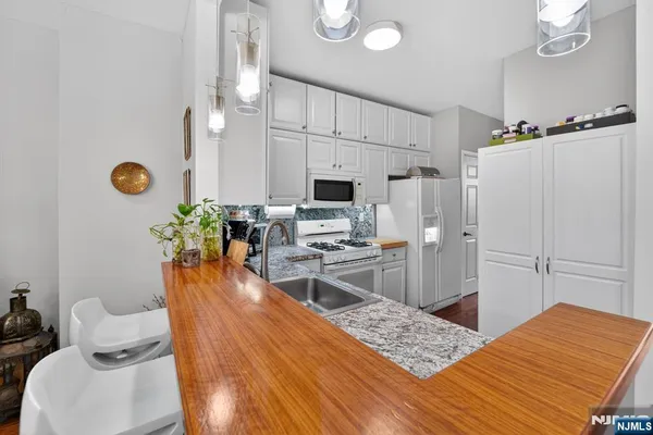 $659,000 | 215 Barringer Drive, Unit 2088, Nutley, NJ 07110