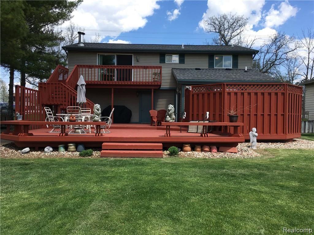 2021 North Long Lake Road Fenton, MI 48430 - Photo 3 of 16
