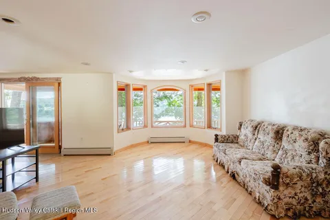 $995,000 | 17 Memory Lane, Hillsdale, NY 12529