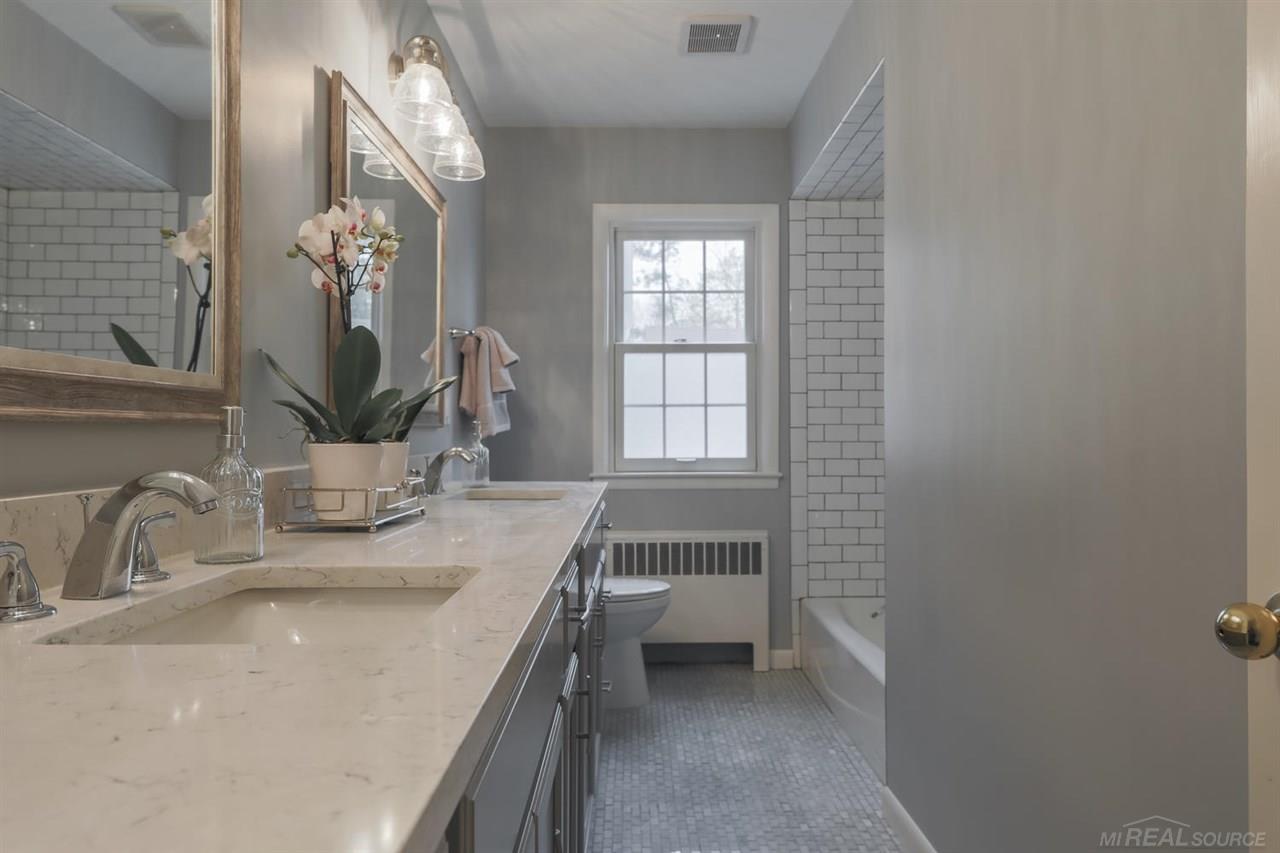 323 Lothrop Road Grosse Pointe Farms, MI 48236 - Photo 11 of 41
