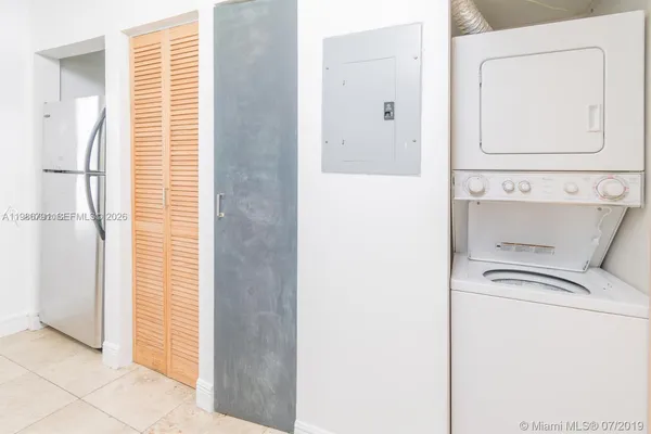 $2,500 | 915 8th Street, Unit 201, Miami Beach, FL 33139