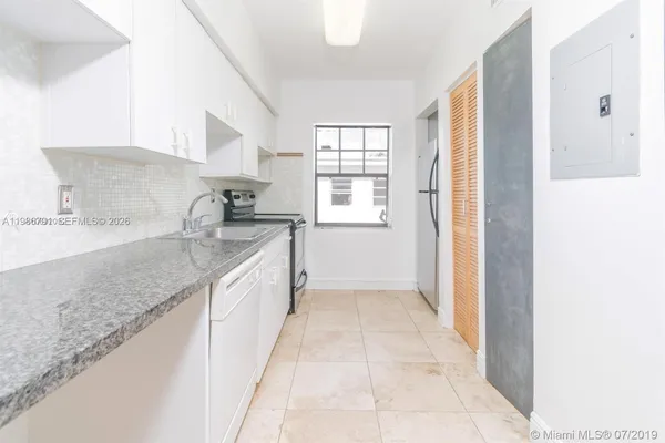 $2,500 | 915 8th Street, Unit 201, Miami Beach, FL 33139