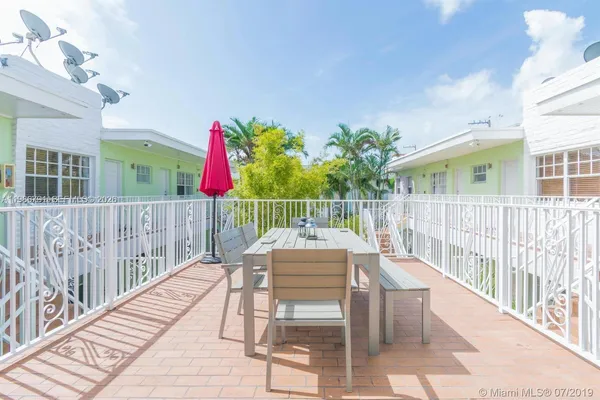 $2,500 | 915 8th Street, Unit 201, Miami Beach, FL 33139