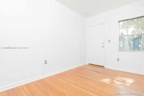 $2,500 | 915 8th Street, Unit 201, Miami Beach, FL 33139