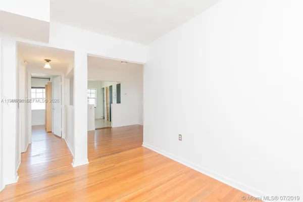 $2,500 | 915 8th Street, Unit 201, Miami Beach, FL 33139