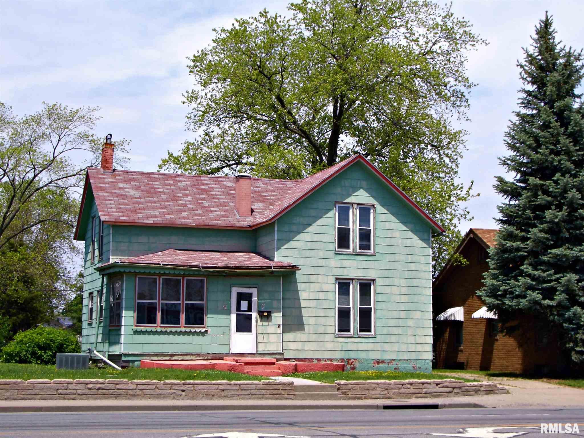 1206 East Jackson Macomb, IL 61455 - Photo 1 of 2