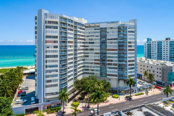 $2,600 | 7135 Collins Avenue, Unit 811, Miami Beach, FL 33141