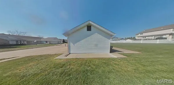 $427,900 | 1860 Chateau Du Mont Drive, Florissant, MO 63031