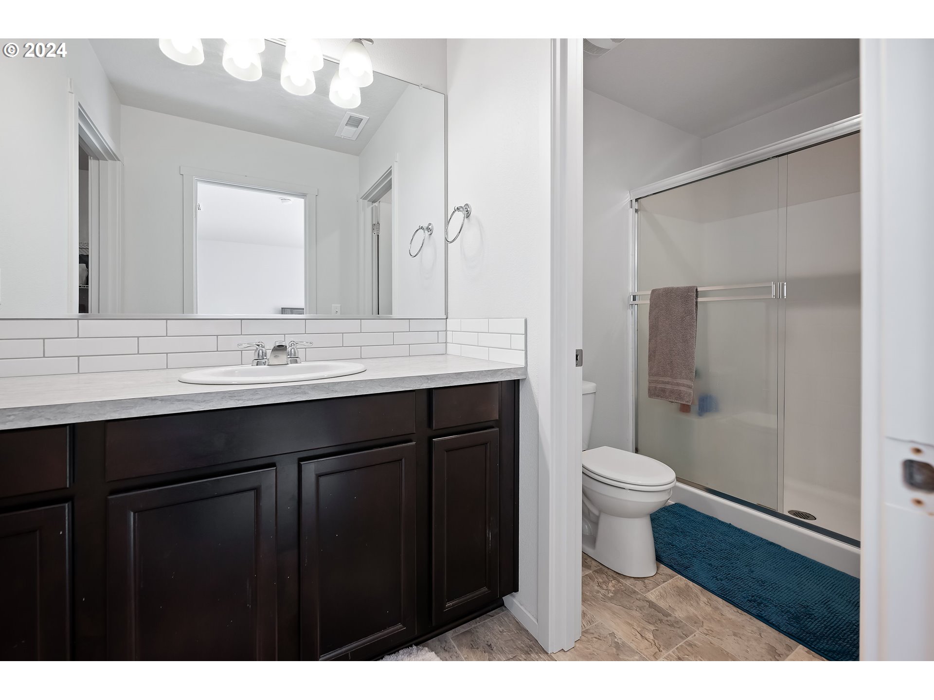 2340 Southeast Palmquist Road Gresham, OR 97080 - Photo 23 of 37 Bathroom