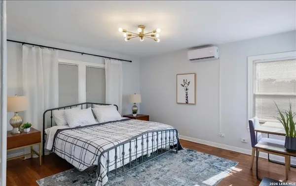 $2,400 | 422 Pershing Avenue, Unit B, San Antonio, TX 78209