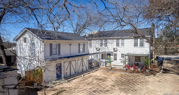 $2,400 | 422 Pershing Avenue, Unit B, San Antonio, TX 78209