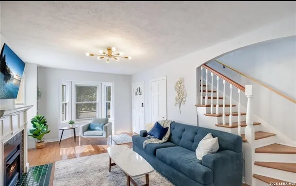 $2,400 | 422 Pershing Avenue, Unit B, San Antonio, TX 78209