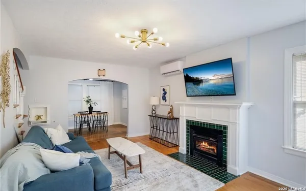 $2,400 | 422 Pershing Avenue, Unit B, San Antonio, TX 78209