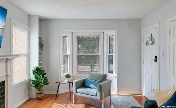 $2,400 | 422 Pershing Avenue, Unit B, San Antonio, TX 78209