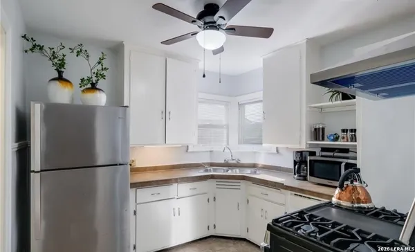 $2,400 | 422 Pershing Avenue, Unit B, San Antonio, TX 78209