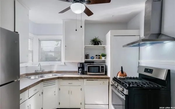 $2,400 | 422 Pershing Avenue, Unit B, San Antonio, TX 78209