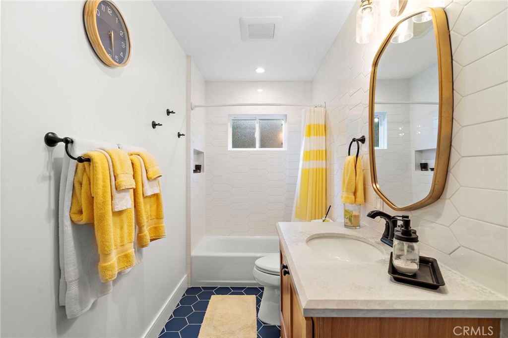 17879 Ridgeway Road Granada Hills, CA 91344 - Photo 33 of 75 Gallery Image 33