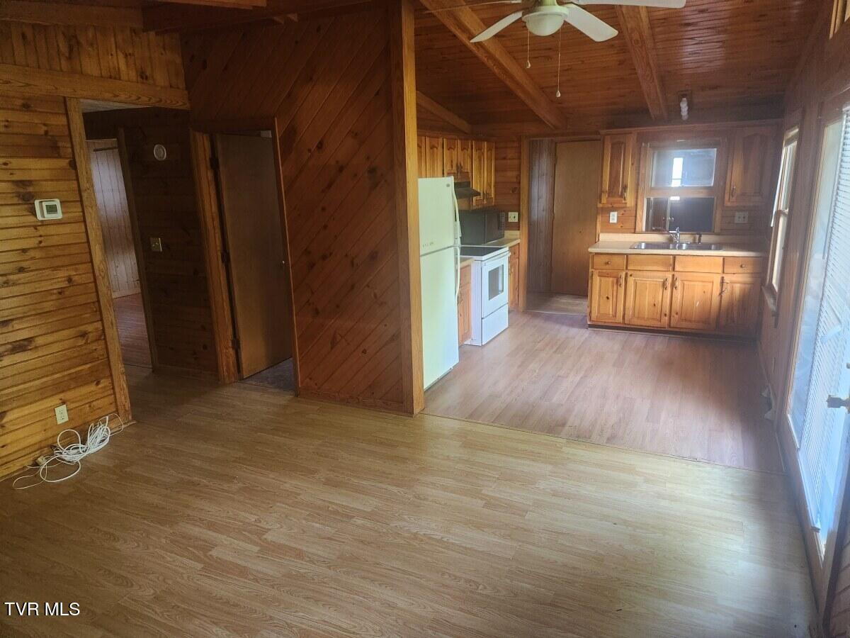 1111 Berry Road Elizabethton, TN 37643 - Photo 4 of 11 Berry (9)
