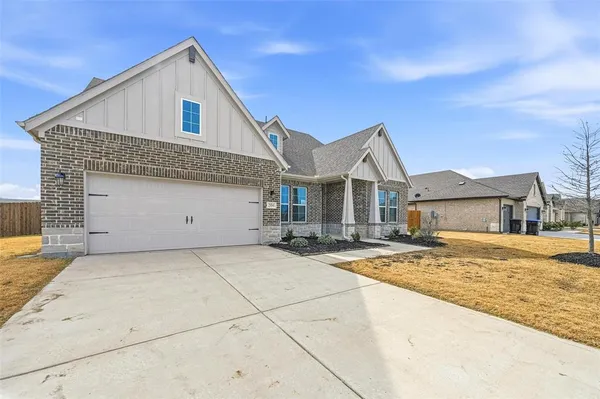 a house view with a outdoor space