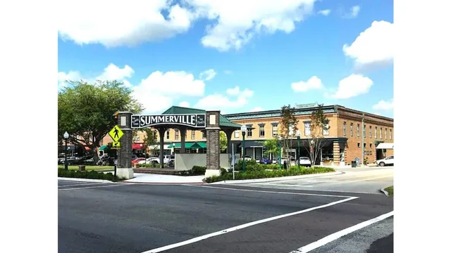 $399,900 | 343 Dickerson Lane, Summerville, SC 29485