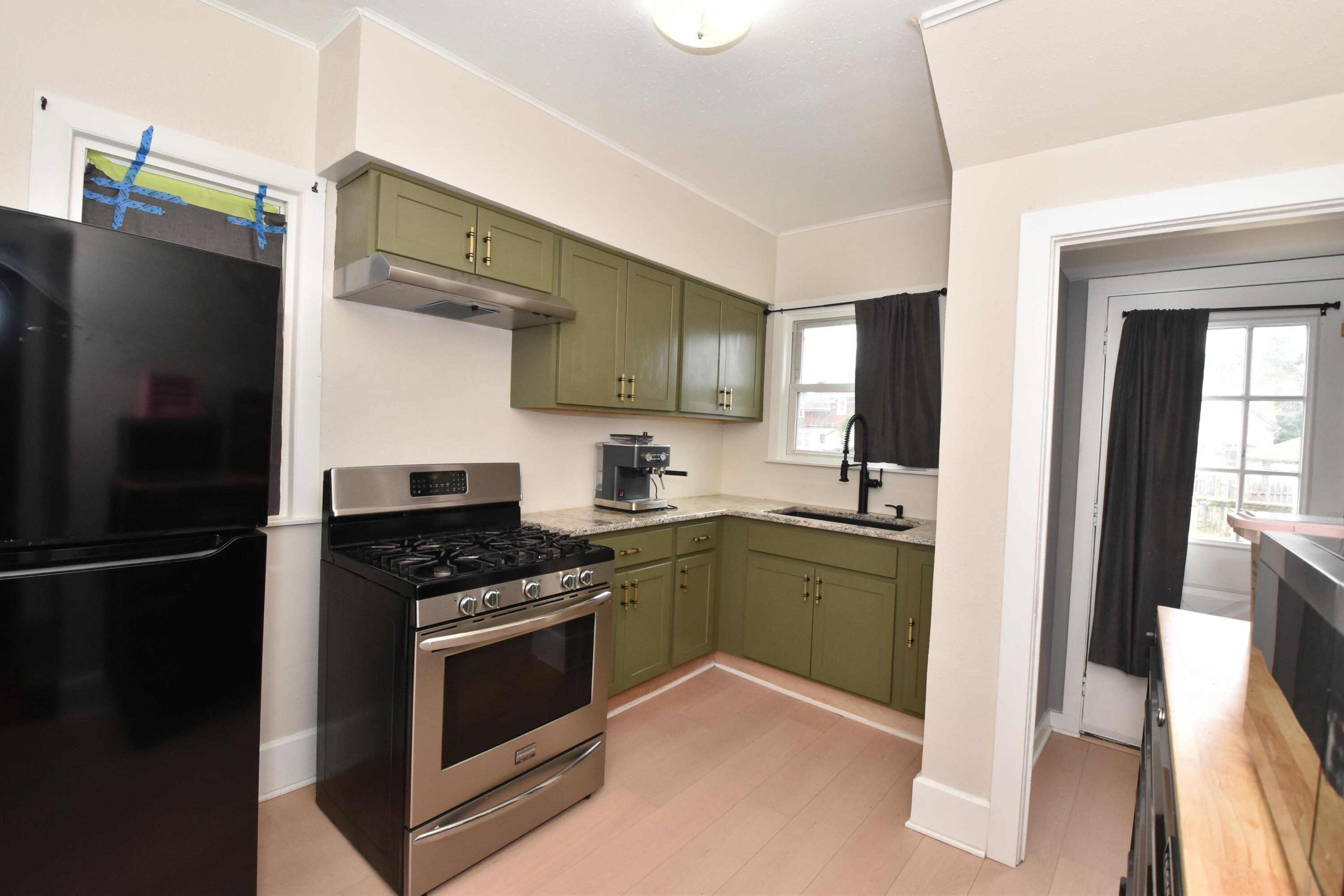 1717 Grange Avenue Racine, WI 53405 - Photo 10 of 28 Kitchen