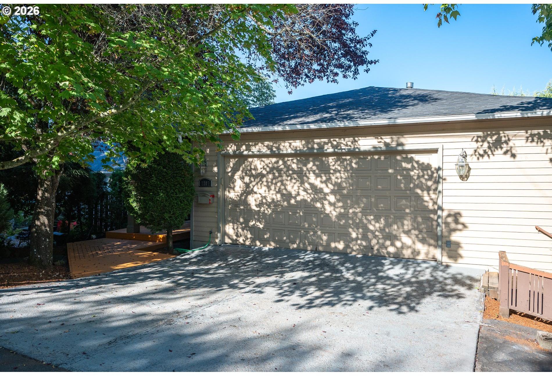 7007 Southwest 33rd Place Portland, OR 97219 - Photo 2 of 41 Garage