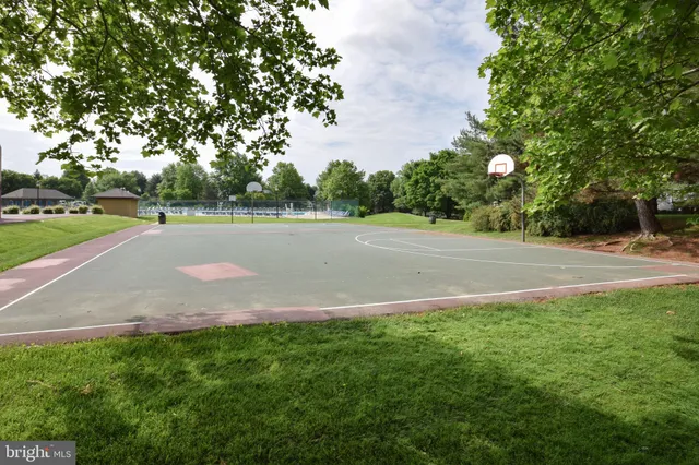 $1,995 | 18308 Streamside Drive, Unit 102, Gaithersburg, MD 20879