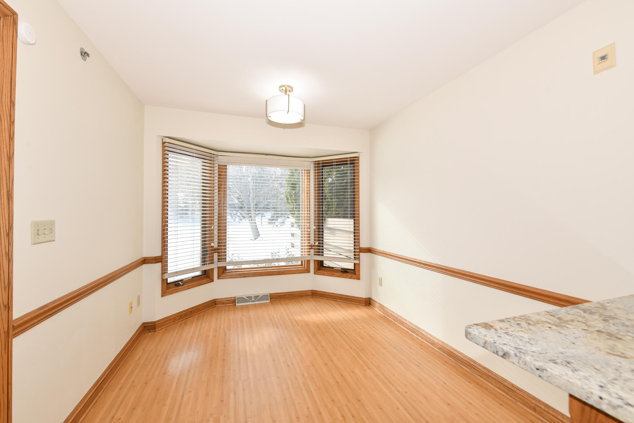 655 Mac Henry Circle, Unit B Brookfield, WI 53045 - Photo 16 of 36 Breakfast nook 2