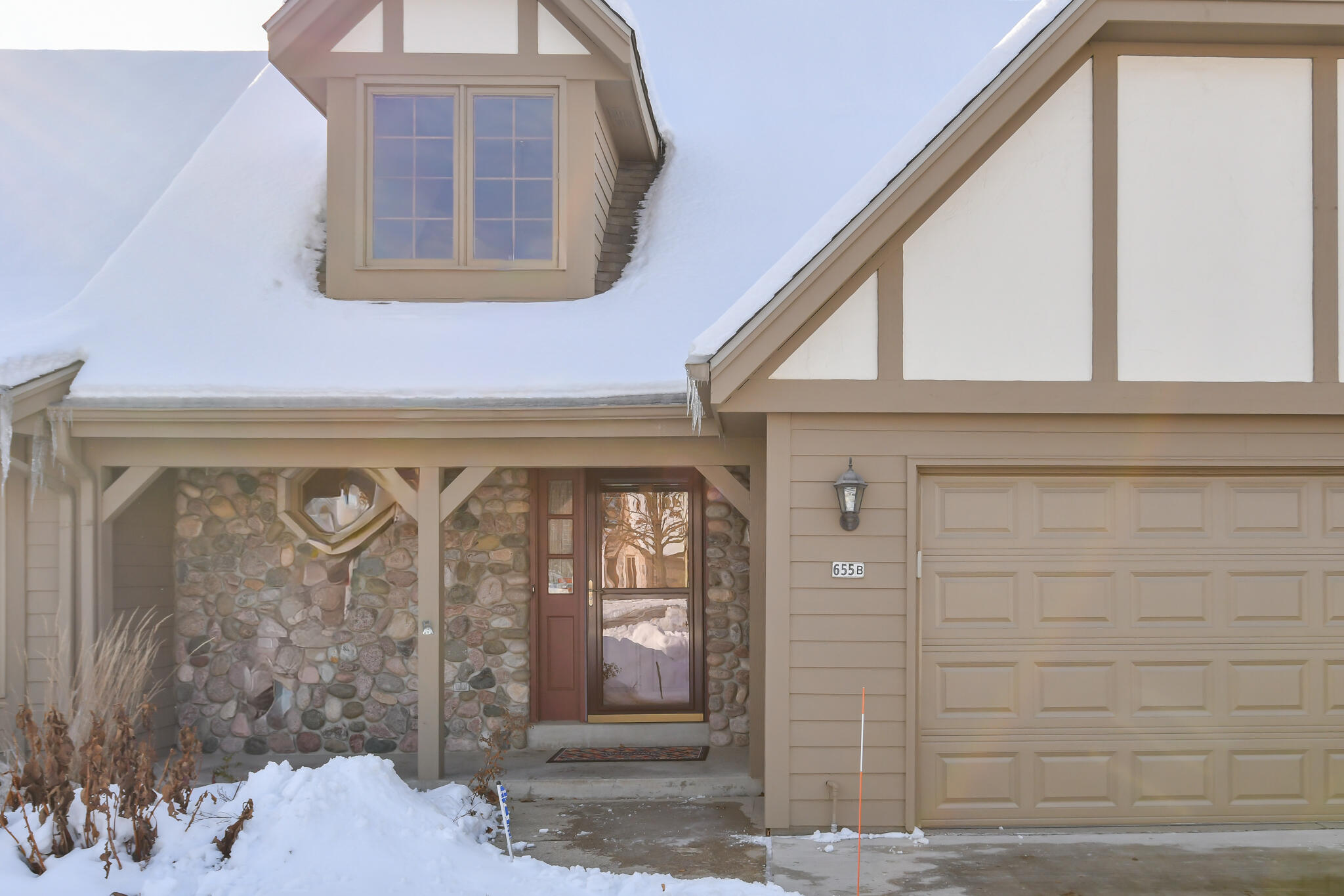 655 Mac Henry Circle, Unit B Brookfield, WI 53045 - Photo 2 of 36 Front Entrance