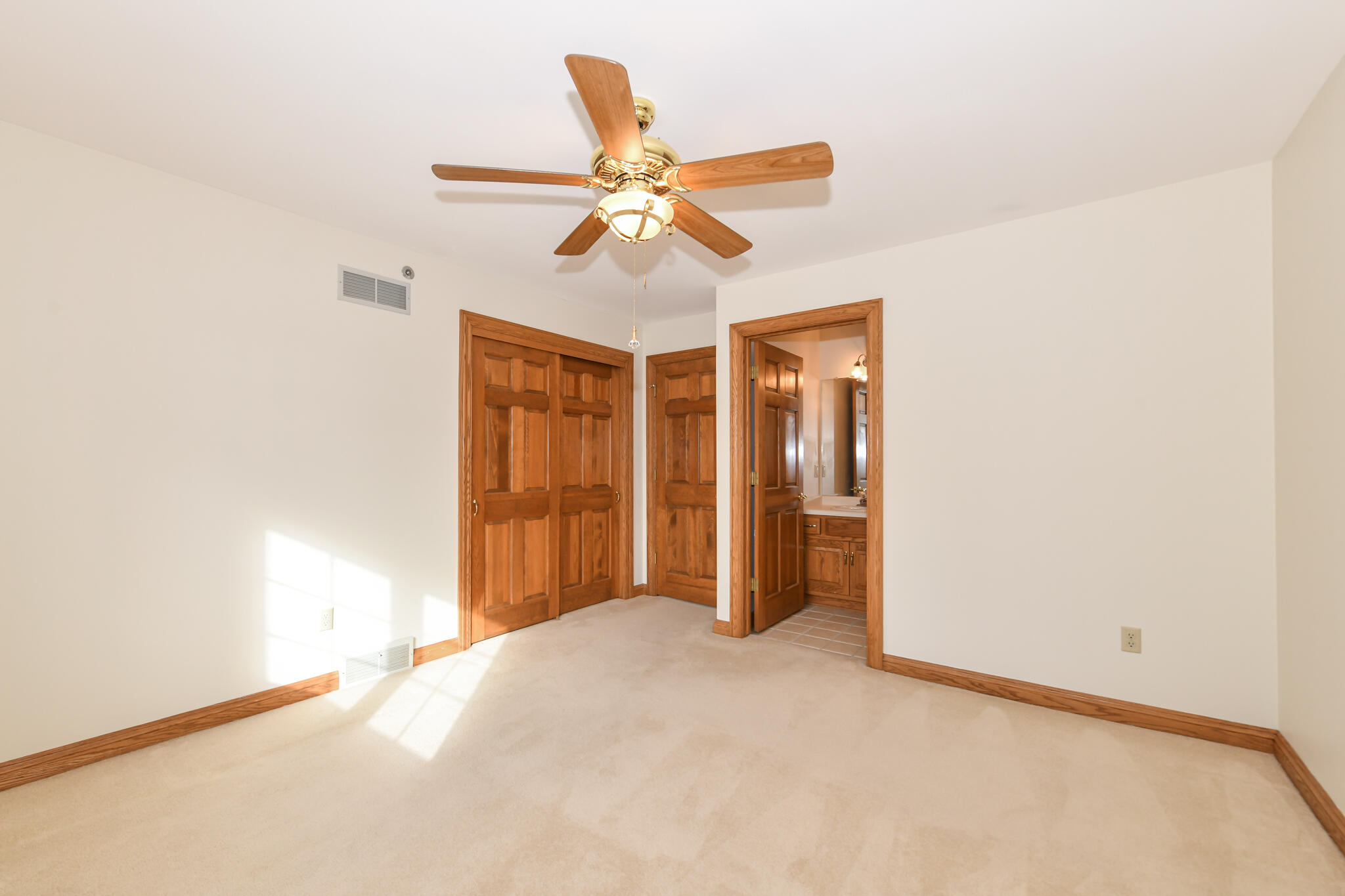 655 Mac Henry Circle, Unit B Brookfield, WI 53045 - Photo 30 of 36 BR2