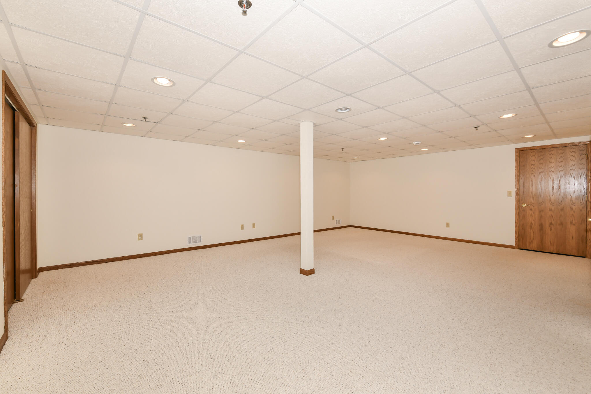 655 Mac Henry Circle, Unit B Brookfield, WI 53045 - Photo 32 of 36 LL 1