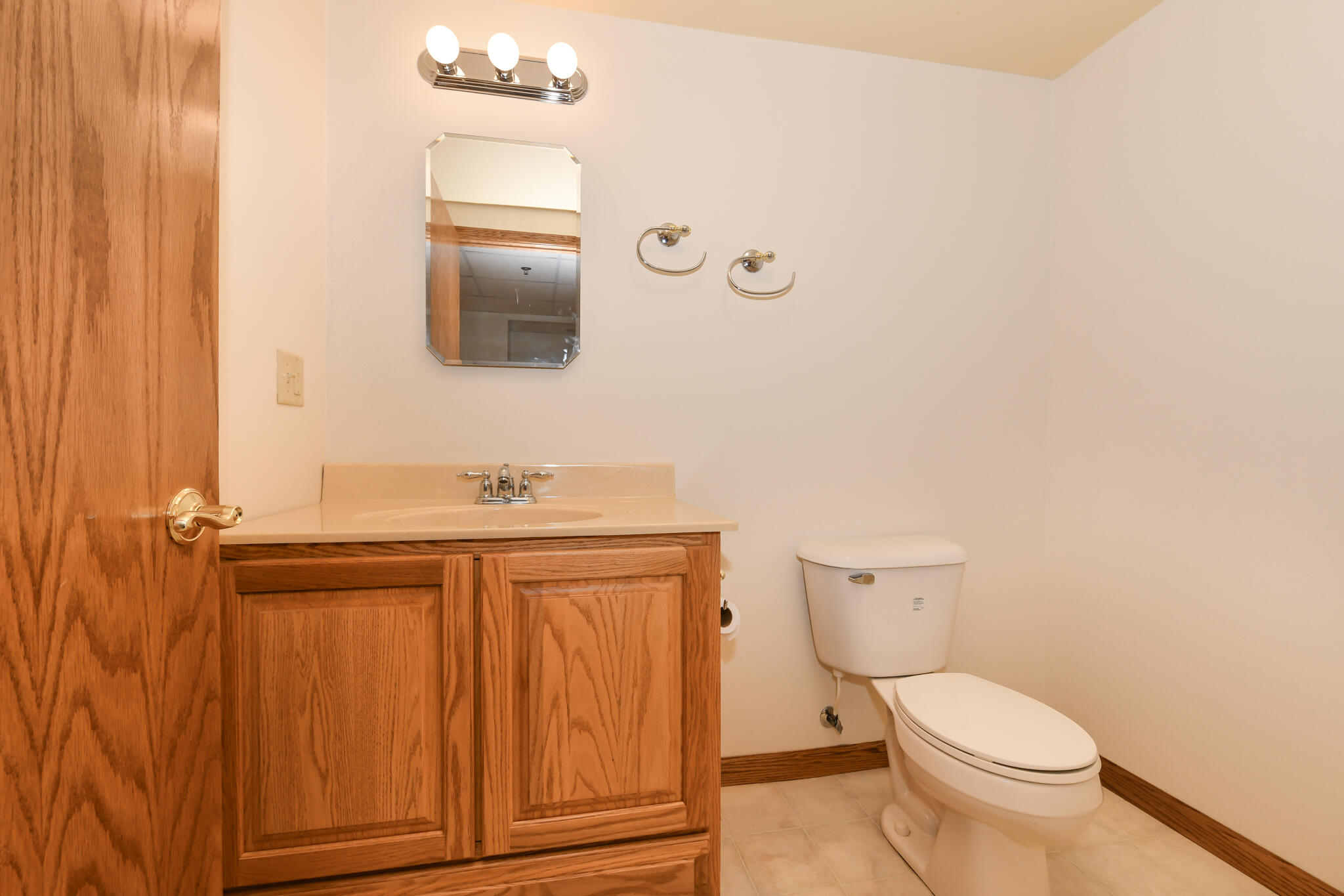 655 Mac Henry Circle, Unit B Brookfield, WI 53045 - Photo 34 of 36 LL Bath