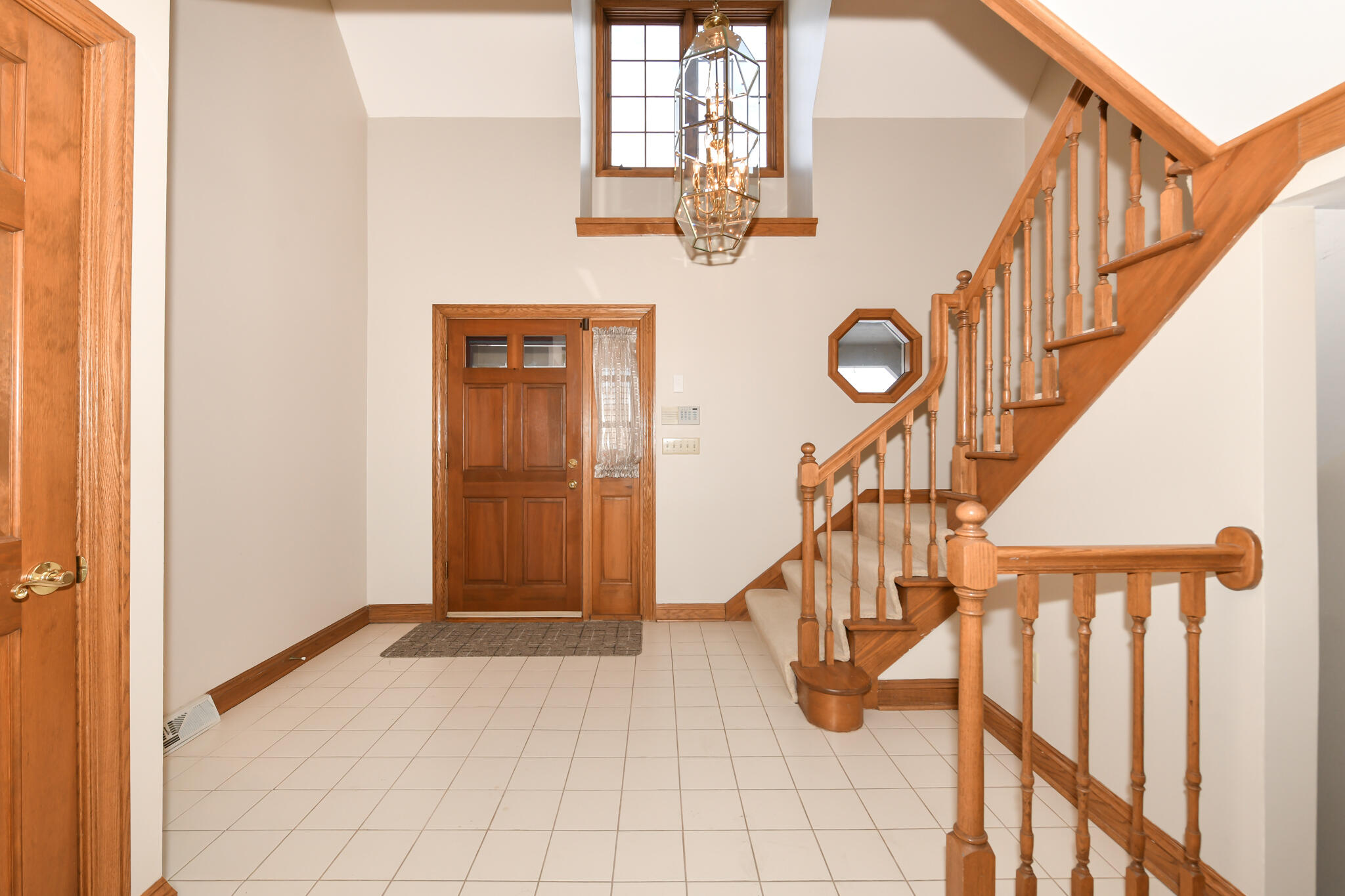 655 Mac Henry Circle, Unit B Brookfield, WI 53045 - Photo 4 of 36 Foyer