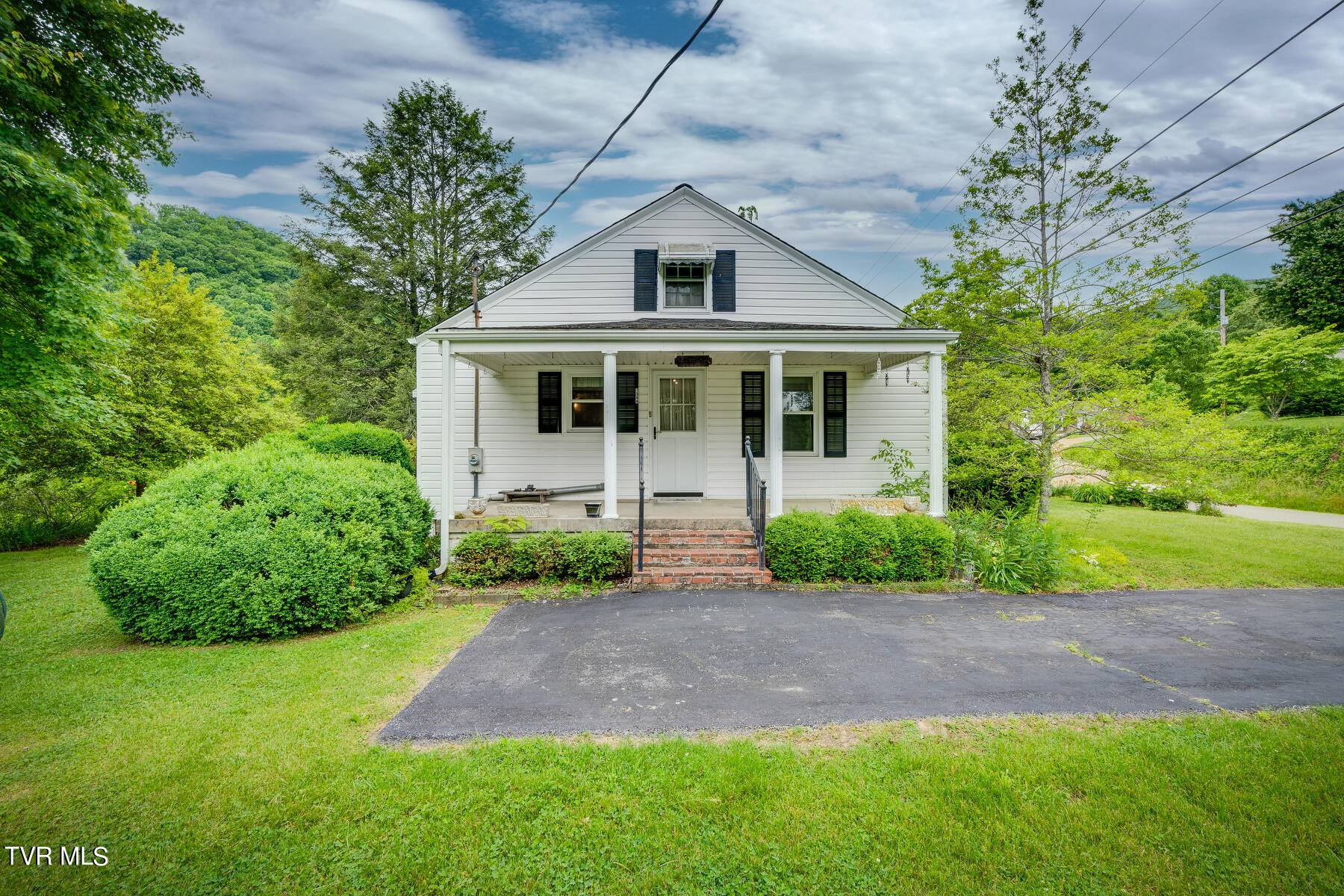 1344 Hilton Road Gate City, VA 24251 - Photo 1 of 31 001