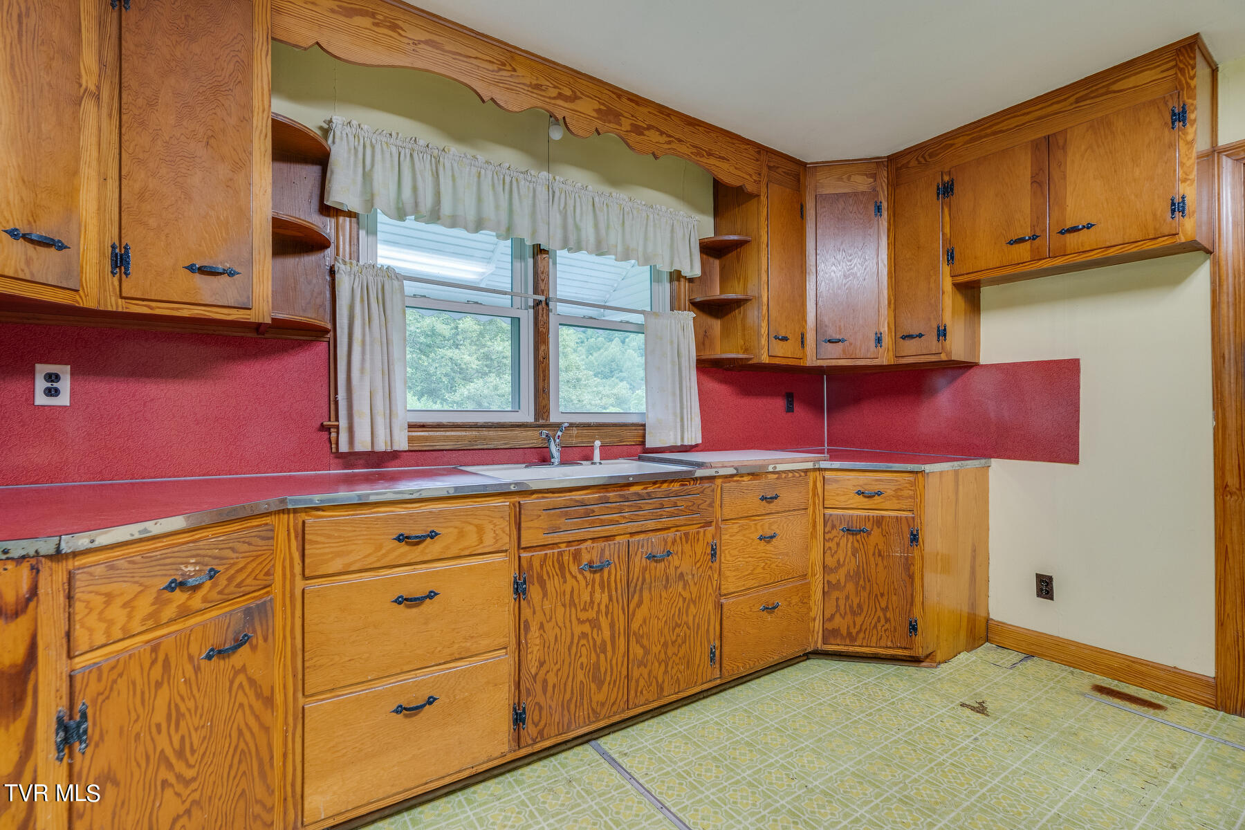 1344 Hilton Road Gate City, VA 24251 - Photo 11 of 31 010