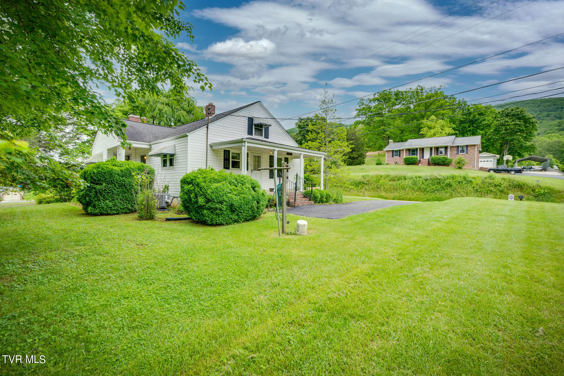 1344 Hilton Road Gate City, VA 24251 - Photo 3 of 31 002