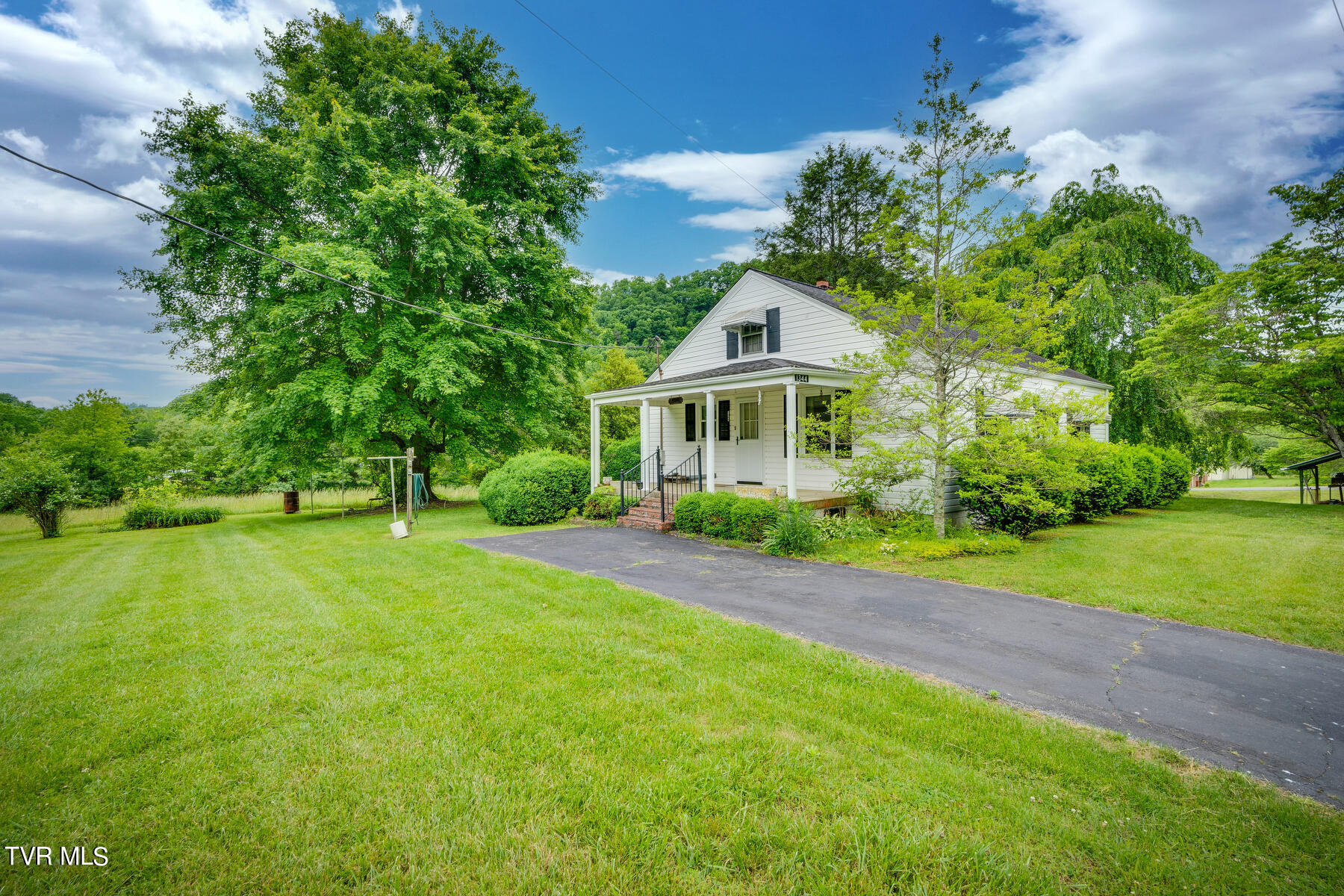 1344 Hilton Road Gate City, VA 24251 - Photo 4 of 31 003