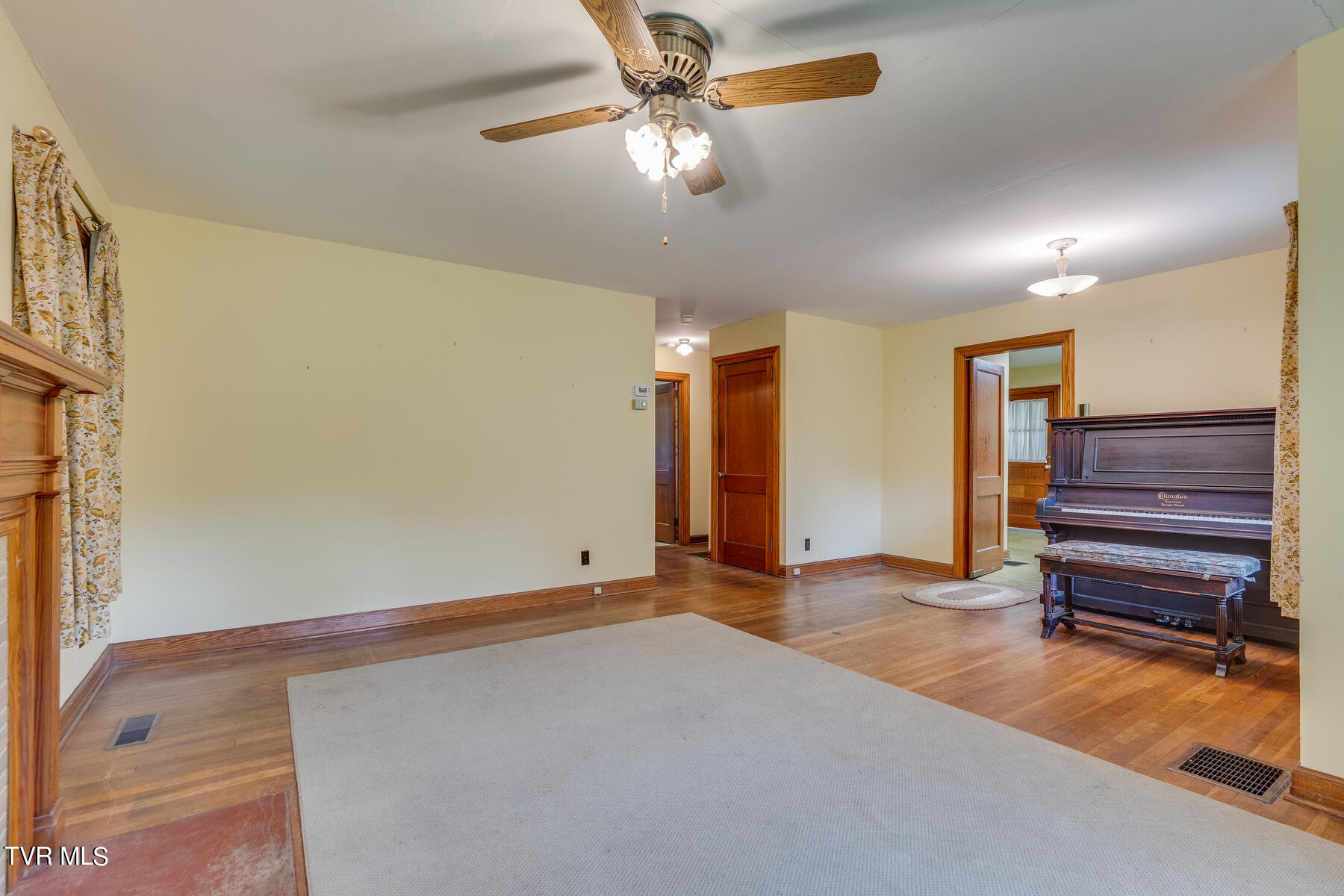 1344 Hilton Road Gate City, VA 24251 - Photo 6 of 31 005