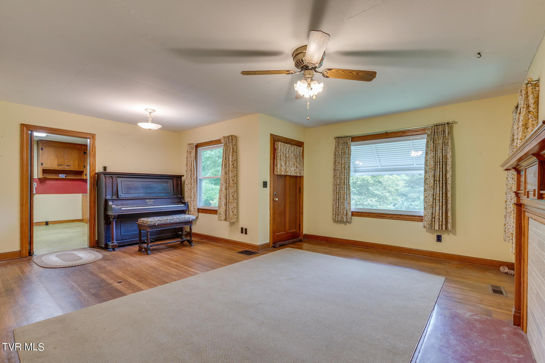 1344 Hilton Road Gate City, VA 24251 - Photo 7 of 31 006