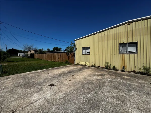 $2,500 | 516 Cedar Bayou Road, Baytown, TX 77520