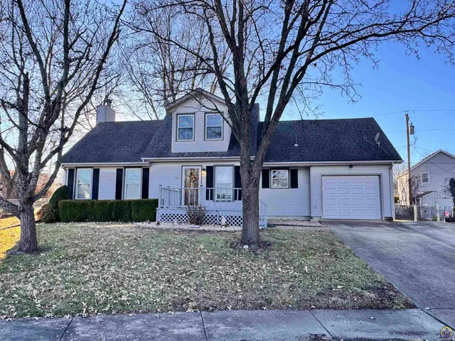 $235,000 | 2827 Southeast Glenside Court, Topeka, KS 66605