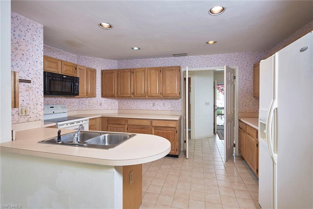 805 Rue Deville, Unit 2 9 Naples, FL 34108 - Photo 7 of 11 Gallery Image 7
