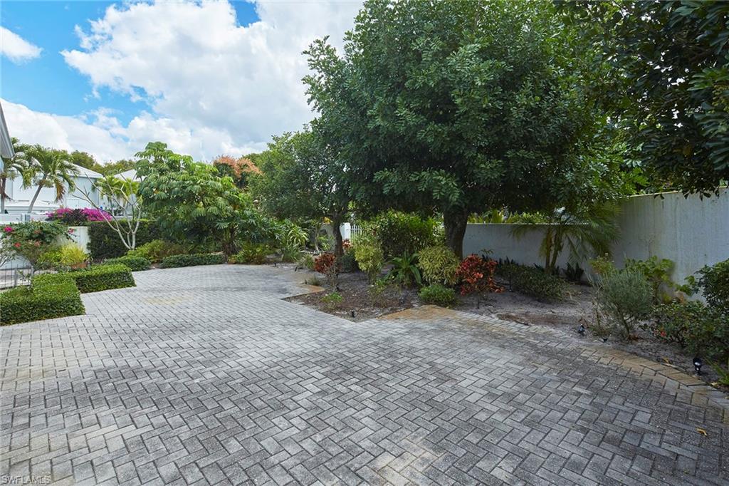 805 Rue Deville, Unit 2 9 Naples, FL 34108 - Photo 9 of 11 Gallery Image 9
