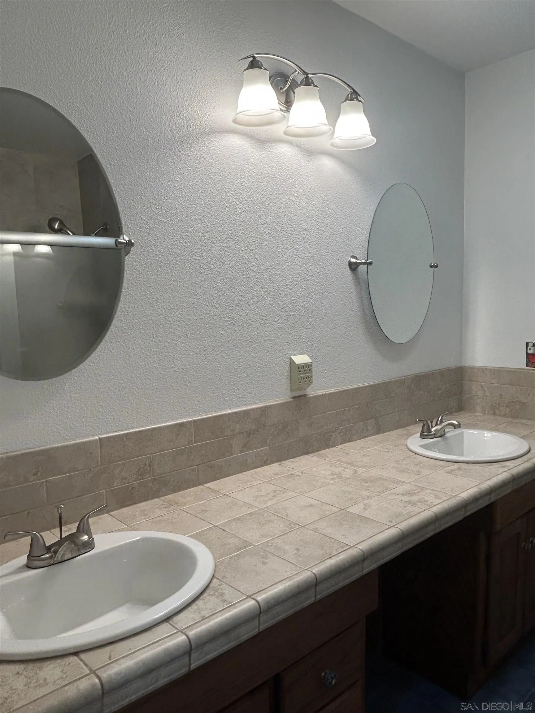 8821 Siwanoy Court Santee, CA 92071 - Photo 15 of 36