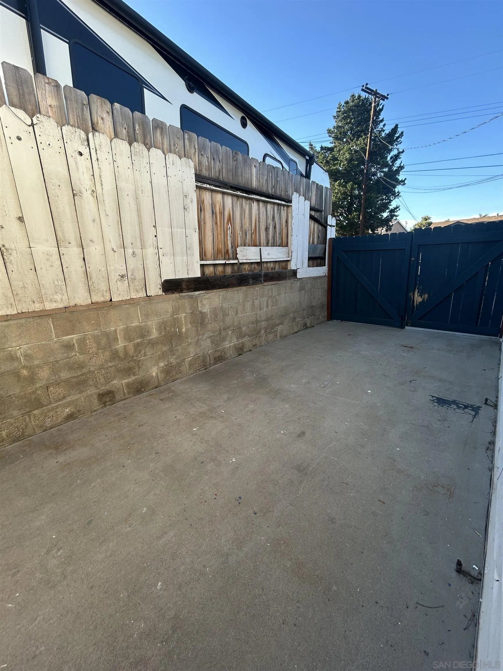 8821 Siwanoy Court Santee, CA 92071 - Photo 5 of 36