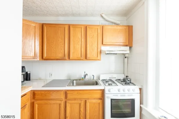 $2,150 | 389 Bloomfield Avenue, Unit 7, Caldwell, NJ 07006