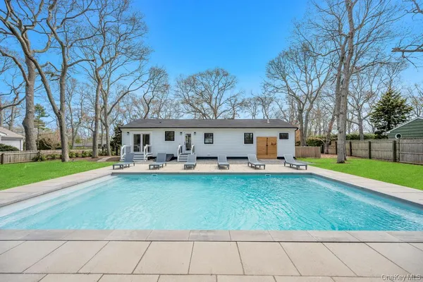 $1,100,000 | 10 Shinnecock Lane, Hampton Bays, NY 11946