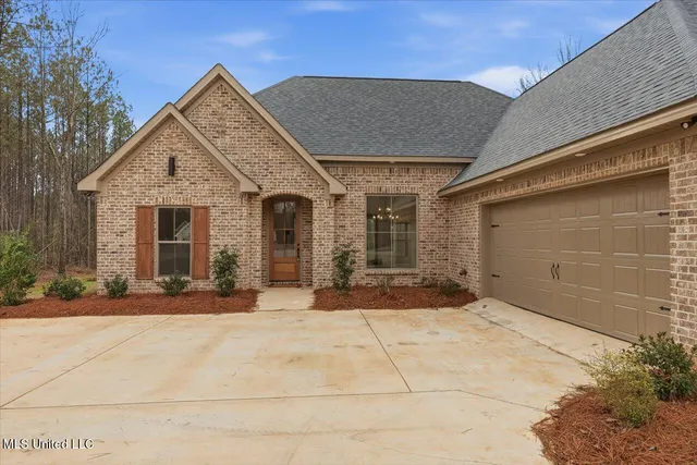 $398,500 | 143 Ashwood Lane, Mendenhall, MS 39114