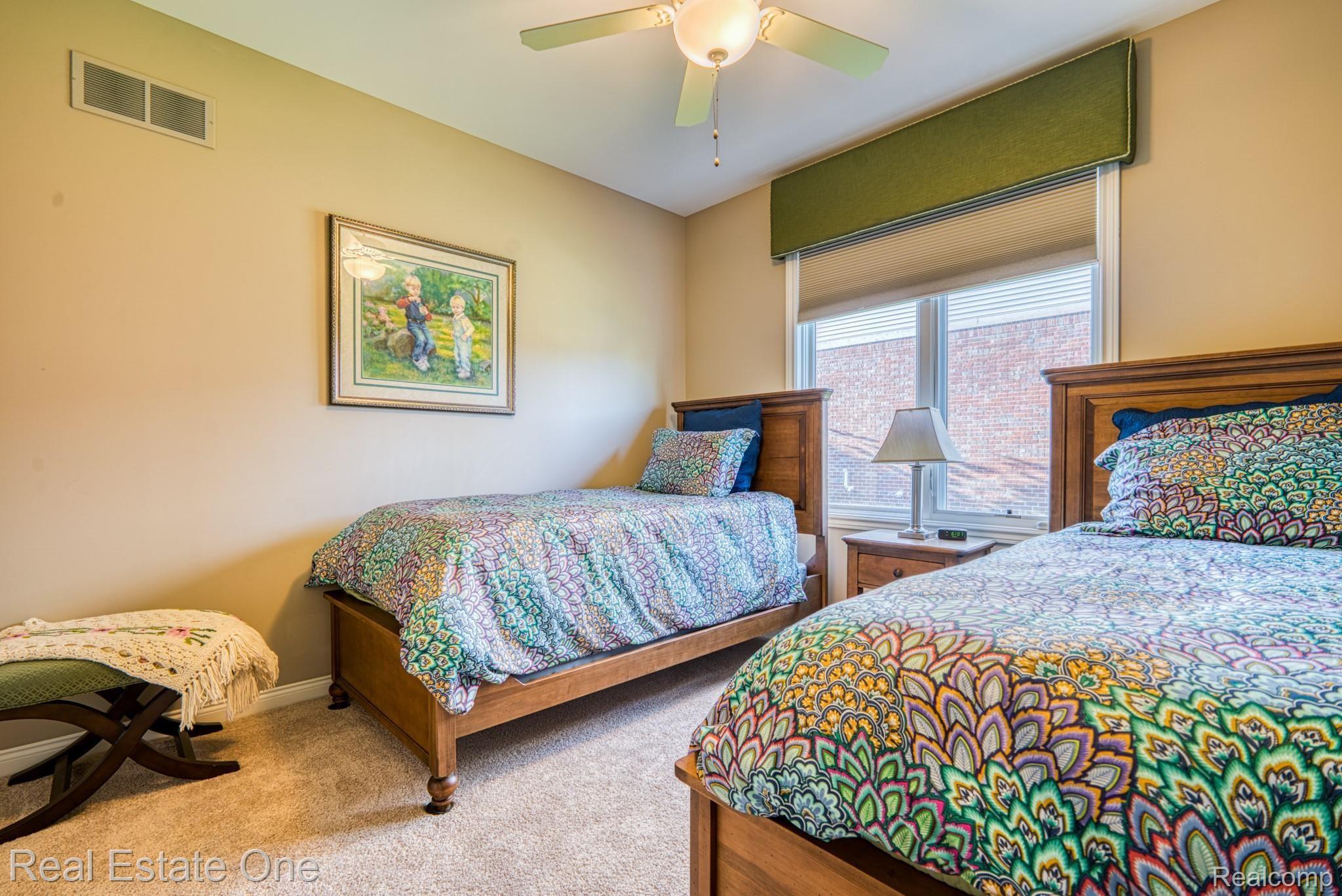 1106 Pembroke Court Rochester, MI 48307 - Photo 8 of 44 DSC01998.jpg